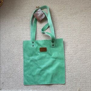 Green love41 Tote Bag